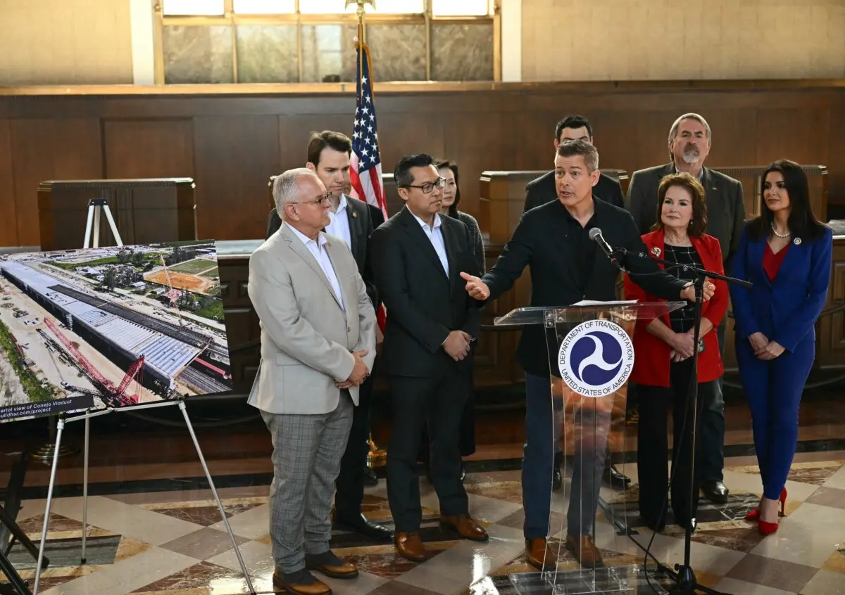 El secretario de Transporte, Sean Duffy, habla en Union Station el 20 de febrero de 2025. (Patrick T. Fallon/AFP a través de Getty Images)