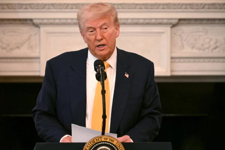 El presidente Donald Trump habla en la sesión de trabajo de gobernadores en el comedor del estado de la Casa Blanca el 21 de febrero de 2025. Jim Watson/AFP a través de Getty Images.