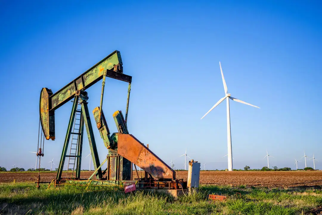 Un gato hidráulico para bombeo de petróleo en un campo en Nolan, Texas, el 28 de junio de 2024. (Brandon Bell/Getty Images)