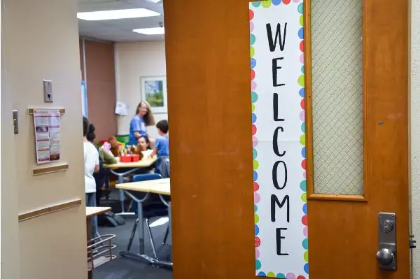 Una clase en sesión en la Escuela Primaria Nora Sterry en Los Ángeles el 15 de enero de 2025. (Chris Delmas/AFP vía Getty Images)