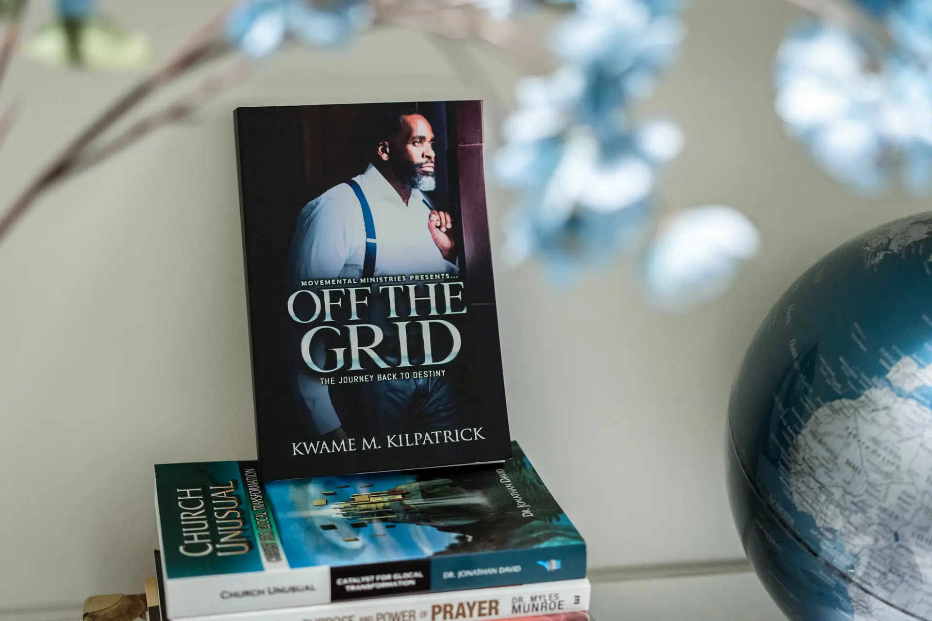 "Off the Grid", del exalcalde de Detroit, Kwame Kilpatrick, se exhibe en su casa de Novi, Michigan, el 11 de enero de 2025. (Samira Bouaou/The Epoch Times)