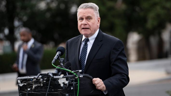 El representante Chris Smith (R-N.J.) habla durante una conferencia de prensa sobre Hong Kong en el Triángulo de la Cámara en el Capitolio en Washington, el 19 de noviembre de 2024. (Madalina Vasiliu/The Epoch Times)
