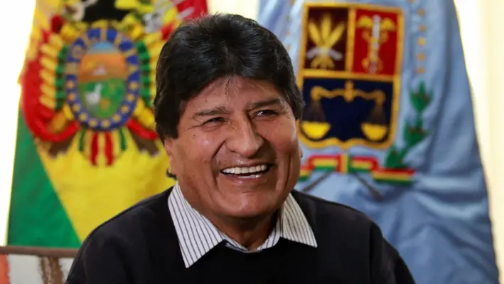 El expresidente boliviano Evo Morales gesticula durante una entrevista con AFP en Cochabamba, Bolivia, el 23 de julio de 2024. (Fernando Cartagena/AFP vía Getty Images)