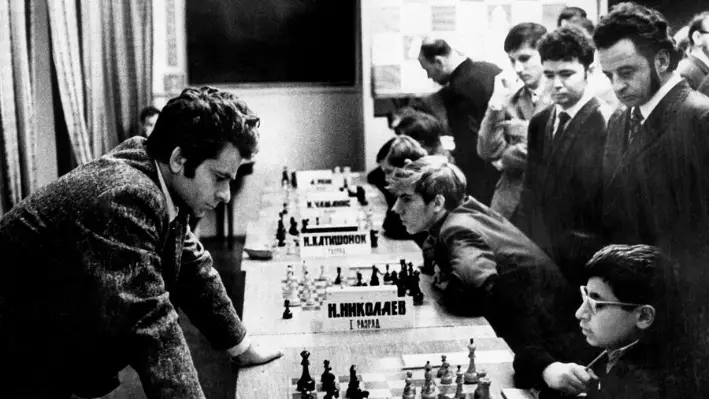 Imagen de archivo de Boris Spassky, exjugador ruso nacionalizado francés, campeón del mundo entre 1969 y 1972 y protagonista de uno de los duelos más recordados de la historia del ajedrez, contra el estadounidense Bobby Fisher, que falleció este jueves a los 88 años, informó la federación internacional de este deporte (FIDE). EFE/caa/Archivo