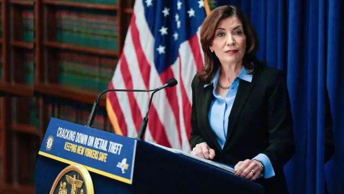 La gobernadora de Nueva York, Kathy Hochul, habla en una conferencia de prensa en el distrito de Queens de Nueva York, el 26 de noviembre de 2024. (Julia Demaree Nikhinson/AP Photo)
