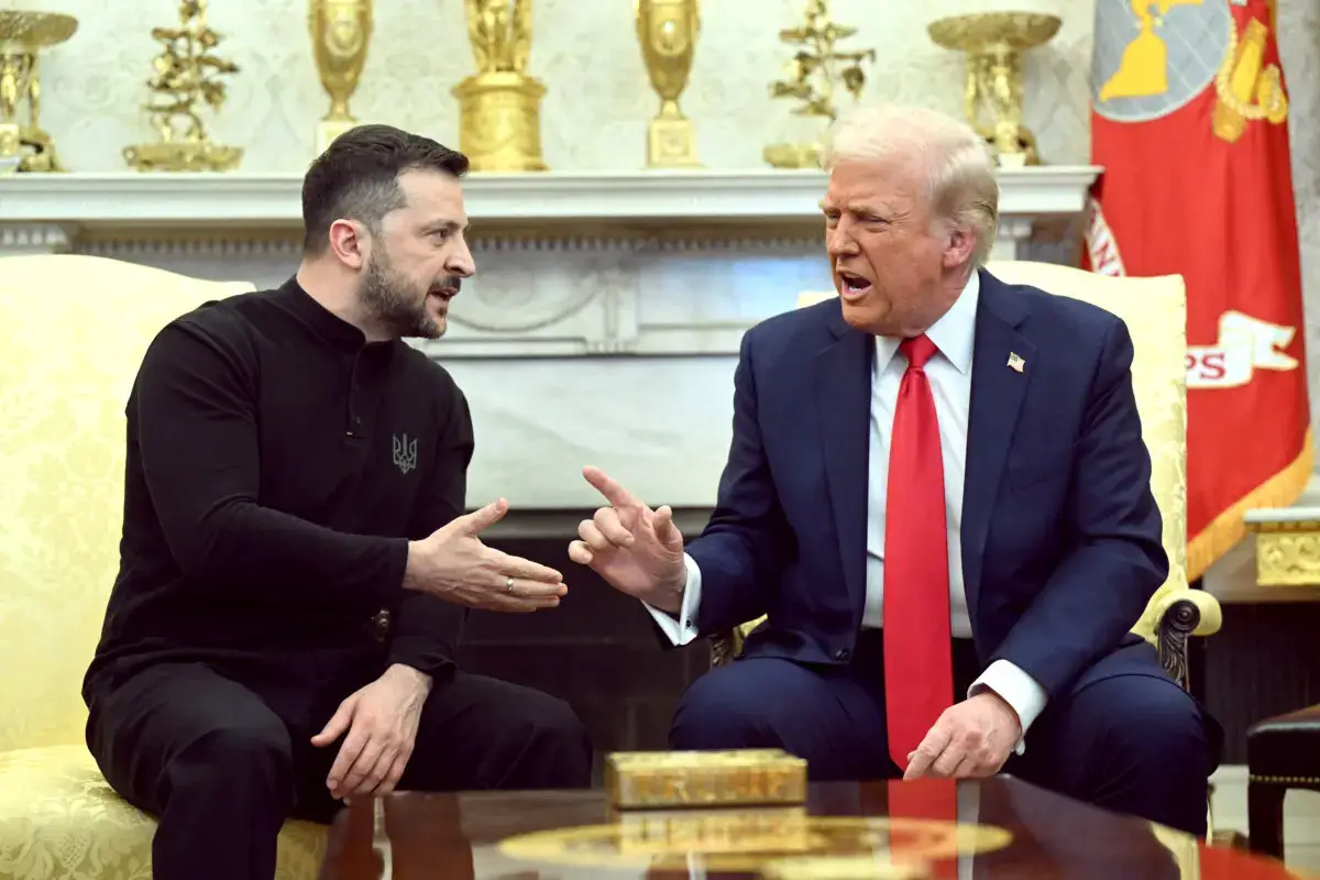 El presidente de Estados Unidos, Donald Trump, y el presidente de Ucrania, Volodímir Zelenski, se reúnen en el Despacho Oval de la Casa Blanca, en Washington, el 28 de febrero de 2025. (Saul Loeb/AFP vía Getty Images)