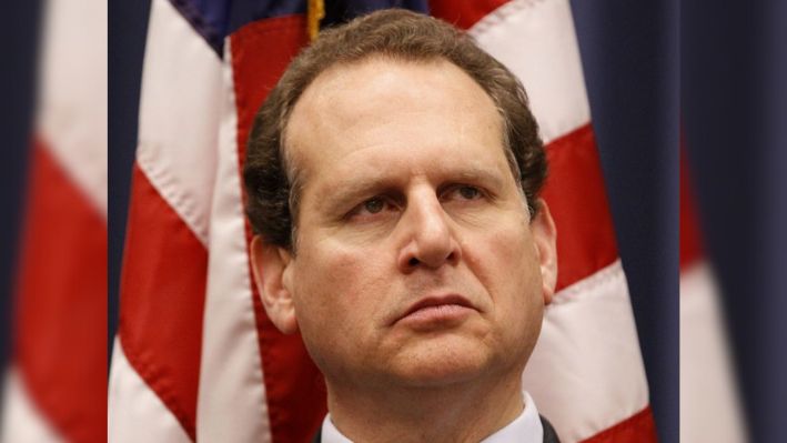 Fotografía de archivo del 12 de mayo de 2010 del excongresista republicano Lincoln Díaz-Balart durante la celebración del décimo tercer Día Anual de Cuba, en el Capitolio en Washington, D.C., EE. UU. (EFE/ Luis M. Álvarez)