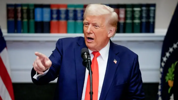 El presidente Donald Trump responde a una pregunta de un periodista en la Sala Roosevelt de la Casa Blanca el 3 de marzo de 2025. (Andrew Harnik/Getty Images)