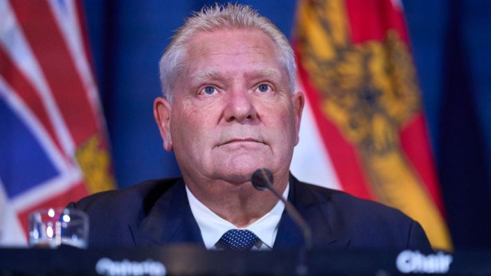 El primer ministro de Ontario, Doug Ford, habla durante una conferencia de prensa en la Conferencia de los Primeros Ministros de Canadá en Toronto, Ontario, el 16 de diciembre de 2024. (GEOFF ROBINS/AFP a través de Getty Images)
