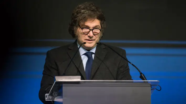 El presidente de Argentina, Javier Milei, habla durante la Conferencia de Acción Política Conservadora (CPAC) el 7 de julio de 2024 en Camboriu, Brasil. (Pedro H. Tesch/Getty Images)