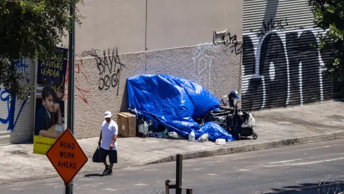 Un campamento de personas sin hogar en Los Ángeles, California, el 7 de agosto de 2024. (John Fredricks/The Epoch Times)