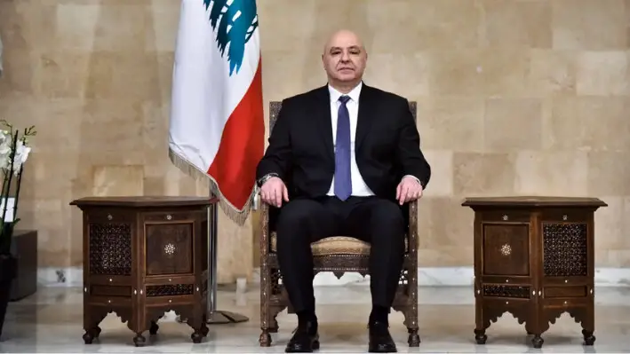 El recién elegido presidente libanés, Joseph Aoun, posa para una fotografía en el palacio presidencial de Baabda, al este de Beirut (Líbano), el 9 de enero de 2025. (Fadel Itani/AFP a través de Getty Images).