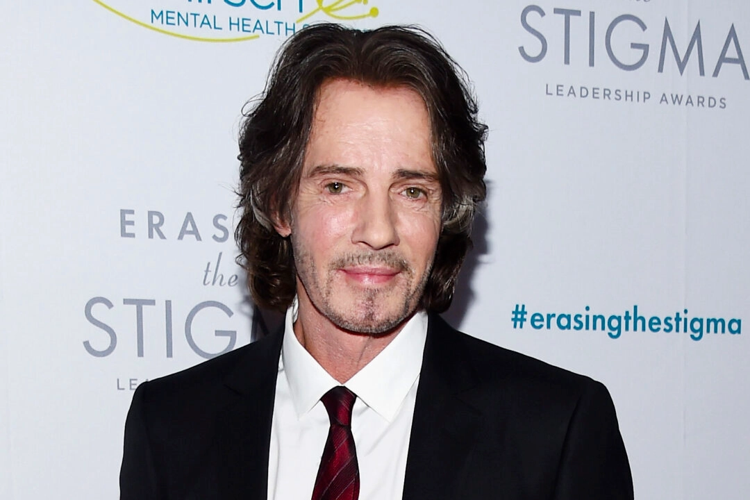 BEVERLY HILLS, CALIFORNIA - 26 DE ABRIL: El músico y actor Rick Springfield llega a los Premios al Liderazgo Erasing The Stigma 2018 de los Servicios de Salud Mental Didi Hirsch en el Hotel Beverly Hilton el 26 de abril de 2018 en Beverly Hills, California. (Foto de Amanda Edwards/Getty Images)