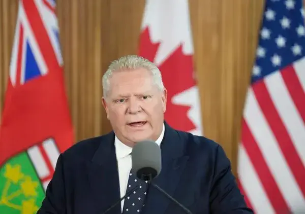 El primer ministro de Ontario, Doug Ford, celebra una conferencia de prensa en Toronto, Canadá, el 4 de marzo de 2025. (Nathan Denette/The Canadian Press a través de AP)