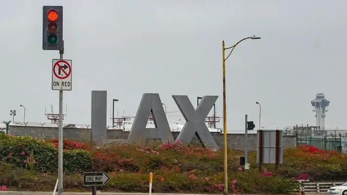 El Aeropuerto Internacional de Los Ángeles en Los Ángeles en una imagen de archivo sin fecha. (John Fredricks/The Epoch Times).