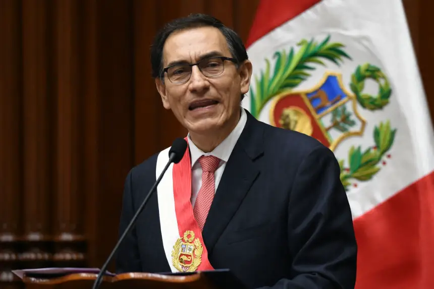 El expresidente de Perú, Martín Vizcarra, pronuncia un discurso tras prestar juramento durante una ceremonia en el Congreso de Lima (Perú) el 23 de marzo de 2018. (Cris Bouroncle/AFP vía Getty Images)