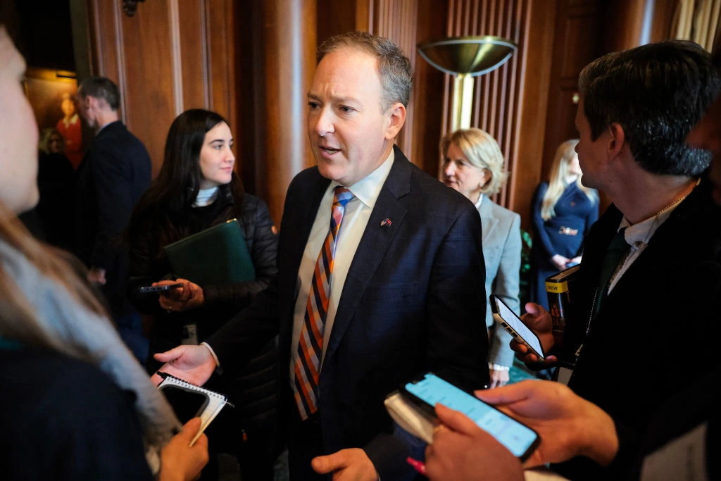 El administrador de la EPA, Lee Zeldin, habla con la prensa en Washington el 18 de febrero de 2025. (Kayla Bartkowski/Getty Images)
