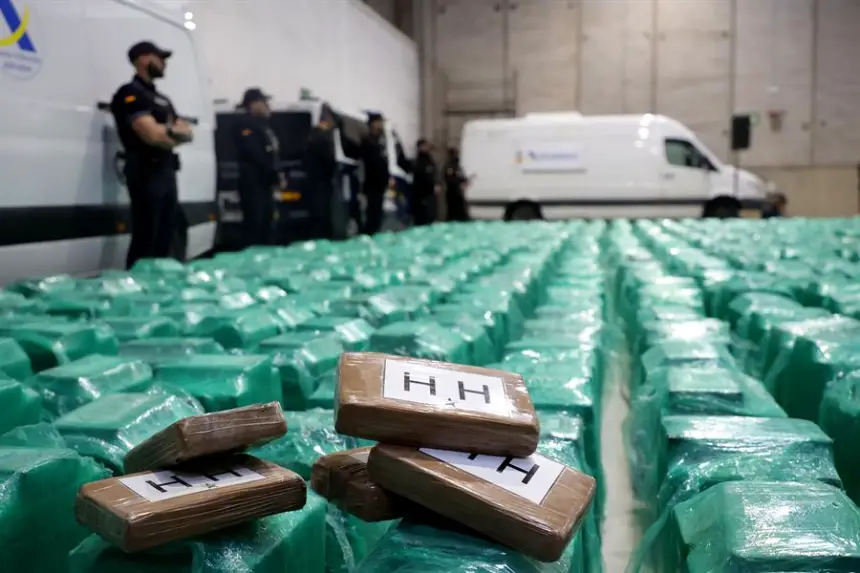 Imagen de archivo de la incautación de 13 toneladas de cocaína en un contenedor en el puerto de Algeciras (Cádiz, España). EFE/A.Carrasco Ragel