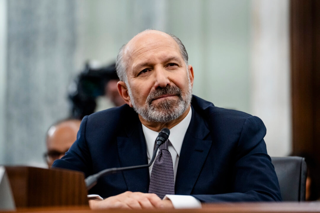 Howard Lutnick, candidato del presidente Donald Trump para secretario de Comercio, testifica en una audiencia de confirmación en el Capitolio de Washington, el 29 de enero de 2025. (Madalina Vasiliu/The Epoch Times)