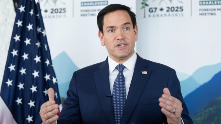 El secretario de Estado de Estados Unidos, Marco Rubio, habla con periodistas tras la reunión de ministros de Asuntos Exteriores del G7, en La Malbaie, Quebec, el 14 de marzo de 2025. (Saul Loeb/Pool/AFP vía Getty Images)