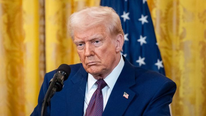 El presidente Donald Trump habla durante una conferencia de prensa en la Casa Blanca en Washington, el 13 de febrero de 2025. (Madalina Vasiliu/The Epoch Times)