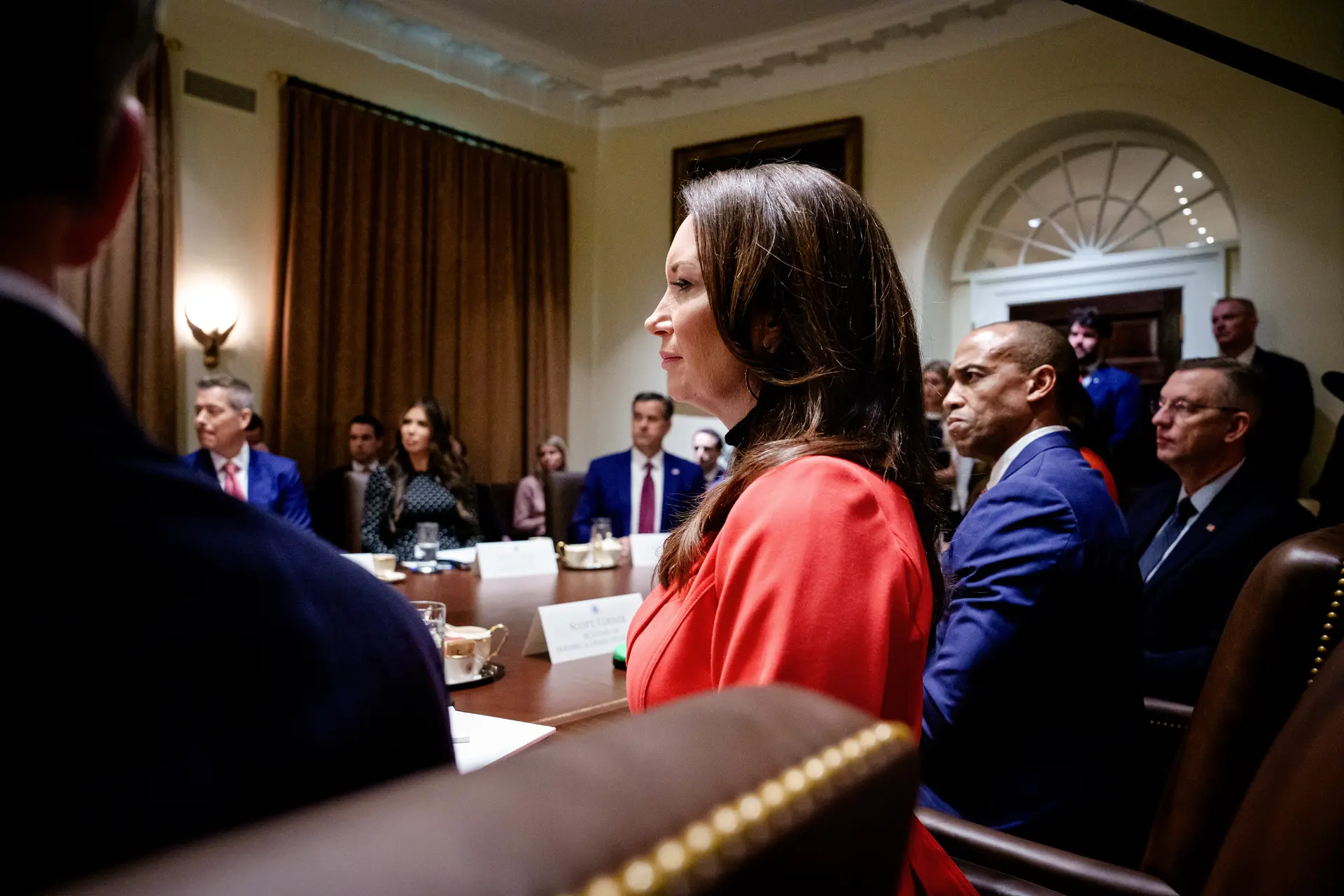 La secretaria de Agricultura, Brooke Rollins, asiste a la primera reunión del gabinete durante la segunda administración del presidente Donald Trump, en la Casa Blanca en Washington el 26 de febrero de 2025. (Andrew Harnik/Getty Images)