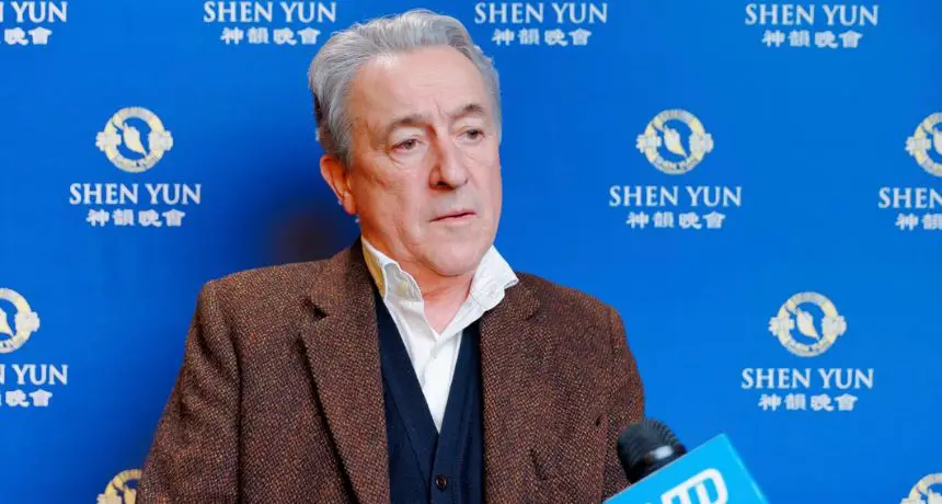 Hermann Tertsch en la presentación de Shen Yun Performing Arts en el Teatro Auditorio San Lorenzo de El Escorial, el 16 de marzo de 2025. (NTD)