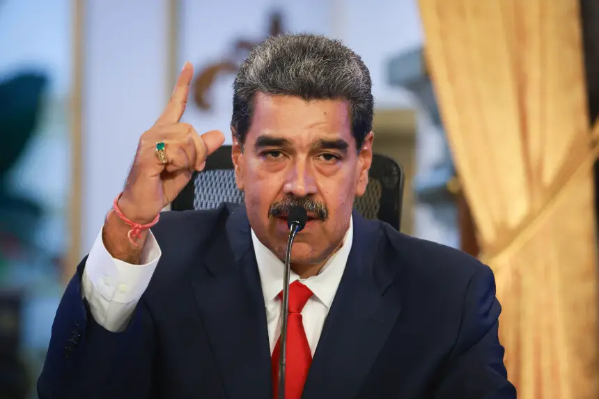 El presidente Nicolás Maduro habla durante una rueda de prensa en la sede principal del Tribunal Supremo de Justicia (TSJ) el 2 de agosto de 2024 en el palacio presidencial de Miraflores en Caracas, Venezuela. (Jesus Vargas/Getty Images)