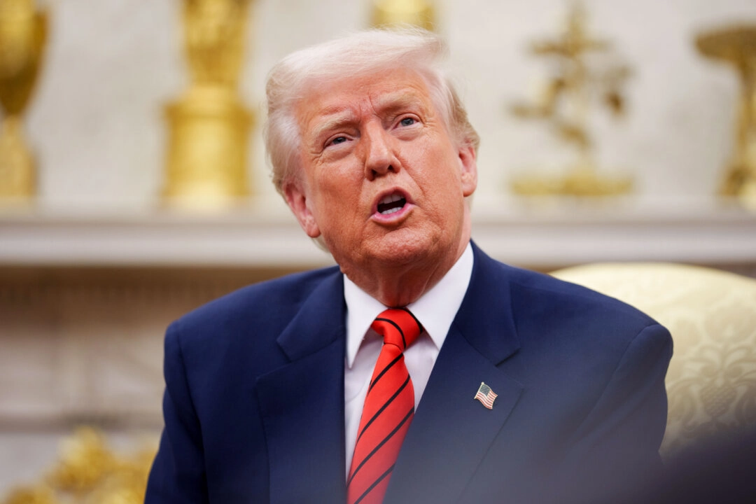 El presidente Donald Trump habla durante una reunión con el secretario general de la OTAN, Mark Rutte, en la Oficina Oval de la Casa Blanca, el 13 de marzo de 2025. (Andrew Harnik /Getty Images)