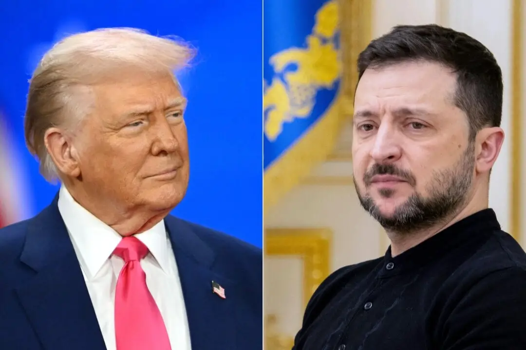 (Izquierda) El presidente de EE. UU. Donald Trump el 22 de febrero de 2025. (Derecha) El presidente de Ucrania Volodymyr Zelenskyy el 12 de febrero de 2025. (Alex Wroblewski y Tetiana Dzhararova/AFP a través de Getty Images)