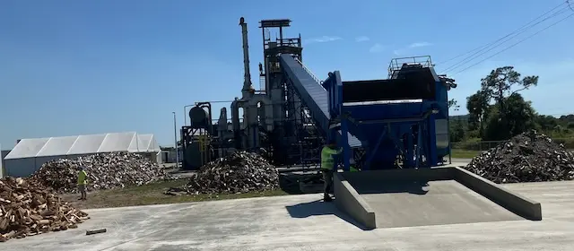 <em>La planta de Green Carbon Solution en Indiantown, Florida, se prepara a mediados de marzo para la «producción continua» en verano. John Haughey/The Epoch Times</em>