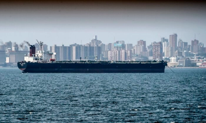 Un petrolero permanece en el lago de Maracaibo en Maracaibo, Venezuela, el 15 de marzo de 2019. (Juan Barreto/AFP vía Getty Images)