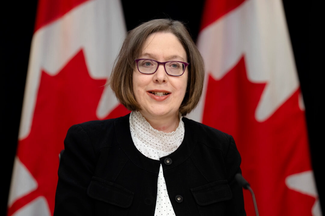 Vanessa Lloyd, Directora Adjunta de Operaciones del CSIS y Presidenta del Grupo de Trabajo sobre Amenazas a la Seguridad y la Inteligencia en las Elecciones, habla durante una rueda de prensa en Ottawa el lunes 24 de marzo de 2025. THE CANADIAN PRESS/Adrian Wyld