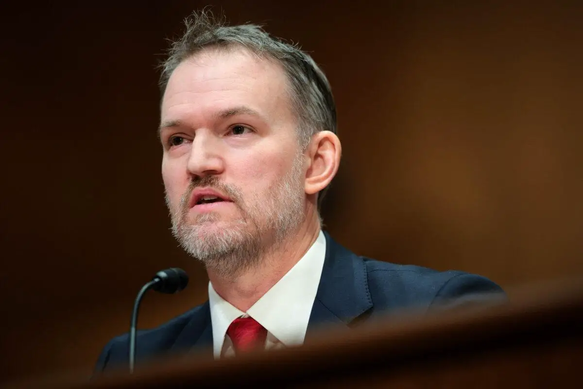 Jamieson Greer, nominado por el presidente Donald Trump para ser el representante comercial de EE. UU., testifica durante su audiencia de confirmación del Comité de Finanzas del Senado en la Oficina del Senado de Dirksen en Washington el 6 de febrero de 2025. (Kayla Bartkowski/Getty Images)