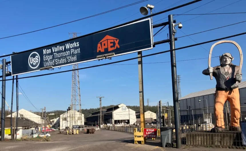 Planta Mon Valley de U.S. Steel fuera de Pittsburgh. (John Haughey/El Epoch Times)
