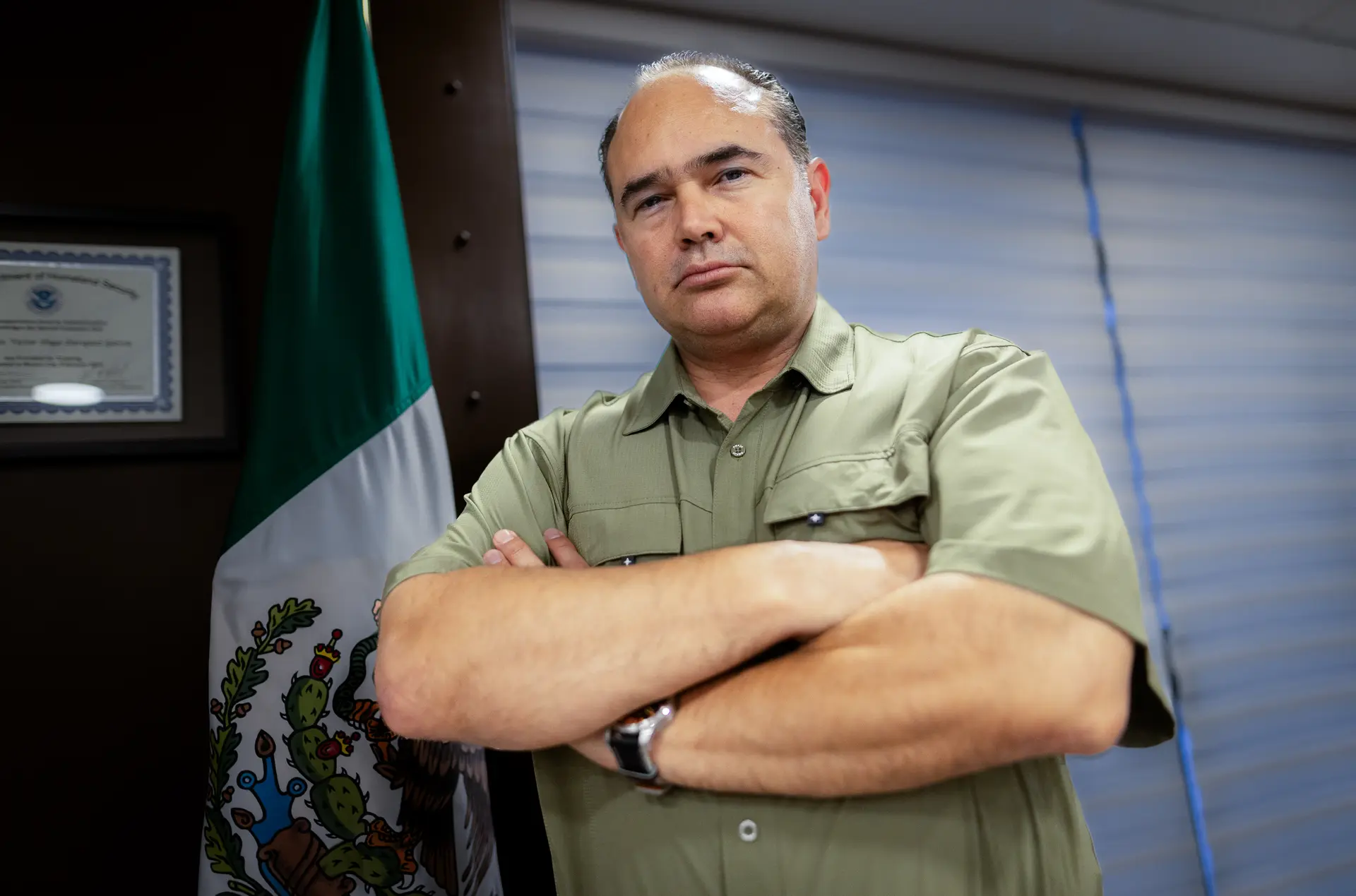 El Secretario de Seguridad Pública de Sonora, México, Dr. Víctor Hugo Enríquez García, en su oficina en Hermosillo, México, el 14 de abril de 2025. (John Fredricks/The Epoch Times)