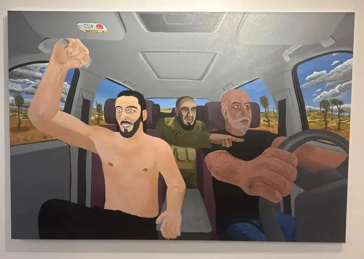 El cuadro de Andrei Kozlov «Highway to Hell» (Autopista al Infierno), que representa su viaje a Gaza con sus captores de Hamás, está listo para ser transportado a una exposición itinerante que se inaugurará en Nueva York en mayo. (Cortesía de Emanuel Friedman, Lux Contemporary)