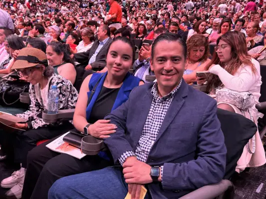 Antonio Cortés Sánchez, jefe de área en la Secretaría de Finanzas de Baja California asiste al espectáculo Shen Yun en el Auditorio Nacional de la Ciudad de México (The Epoch Times/NTD)