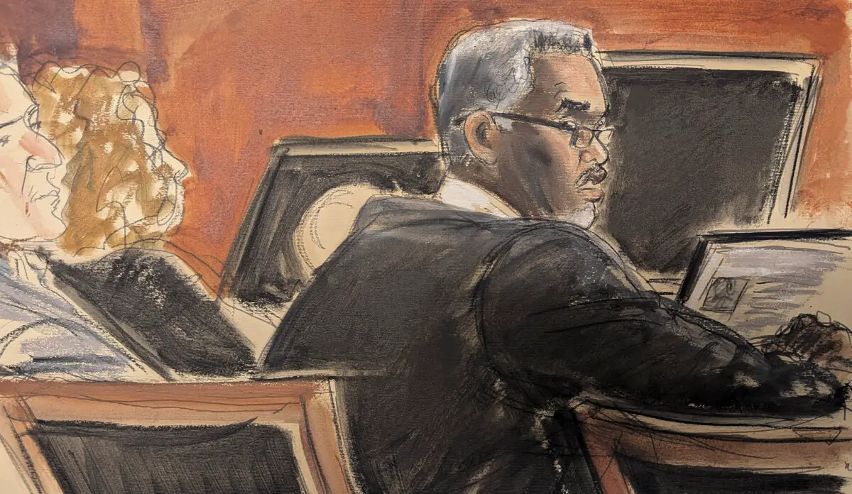 Sean Diddy Combs sentado en la mesa de la defensa antes del inicio de la selección del jurado en el tribunal federal de Manhattan, en Nueva York, el 5 de mayo de 2025. (Elizabeth Williams vía AP).