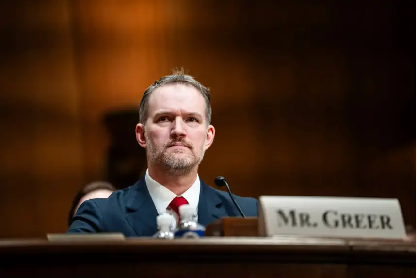 El entonces candidato a Representante de Comercio de EE. UU., Jamieson Greer, testifica ante la Comisión de Finanzas del Senado en el Capitolio, Washington, el 6 de febrero de 2025. (Madalina Vasiliu/The Epoch Times)