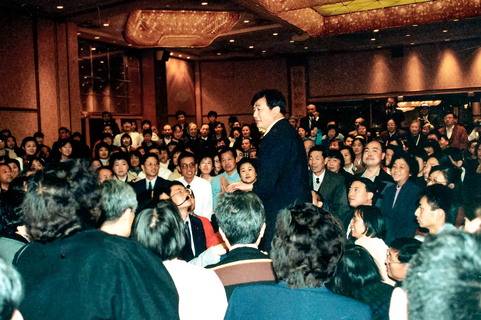 El Sr. Li Hongzhi se reúne con practicantes de Falun Gong en la ciudad de Nueva York, en esta foto de archivo. (Minghui).