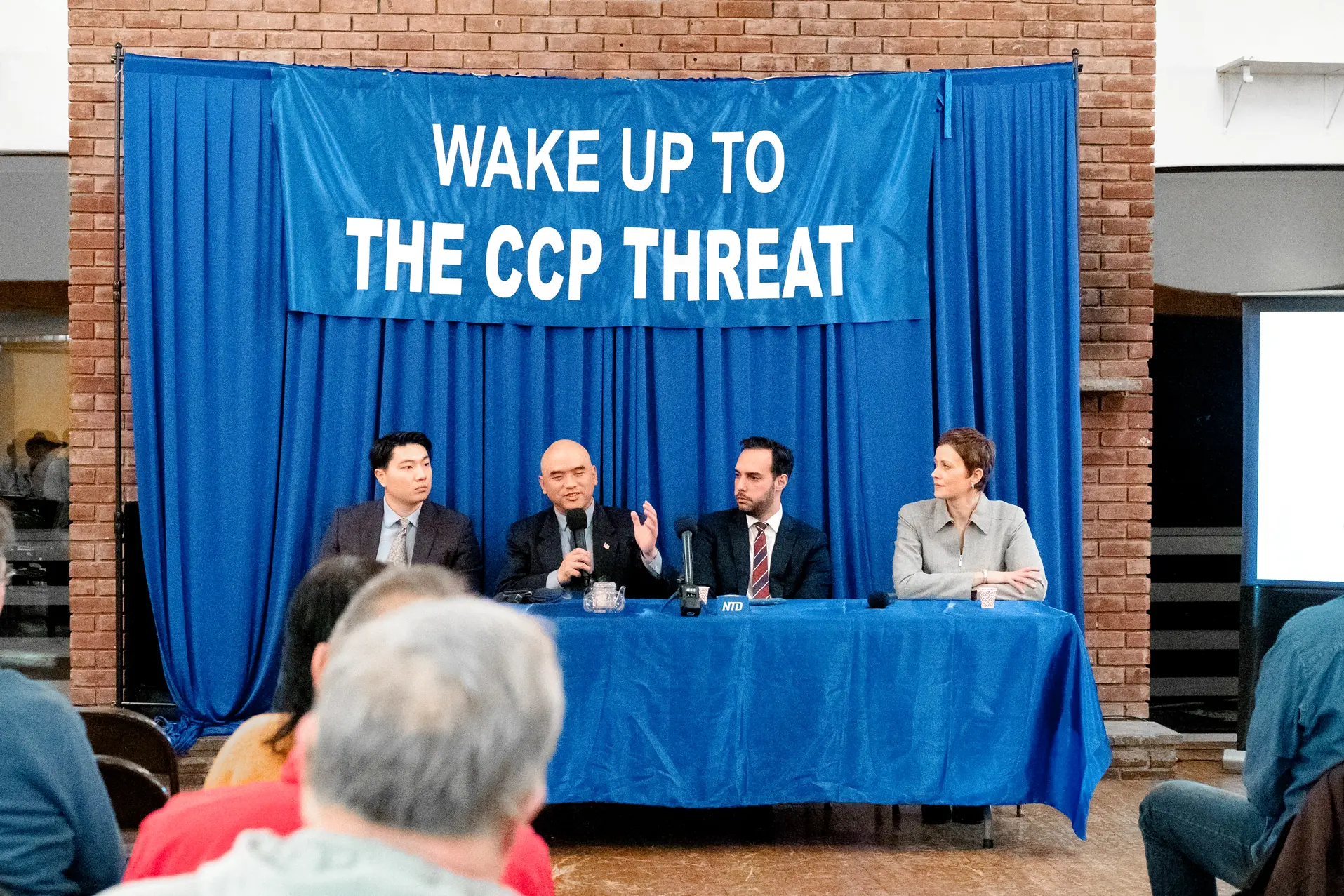 (De izquierda a derecha) David Zhang, Sean Lin, Chris Chappell y Kay Rubacek en el seminario "Despierta a la amenaza del PCCh" celebrado en Warwick, Nueva York, el 22 de marzo de 2023. Las señales de la influencia del régimen comunista chino son cada vez más visibles en YouTube, especialmente en inglés. (Cara Ding/The Epoch Times).