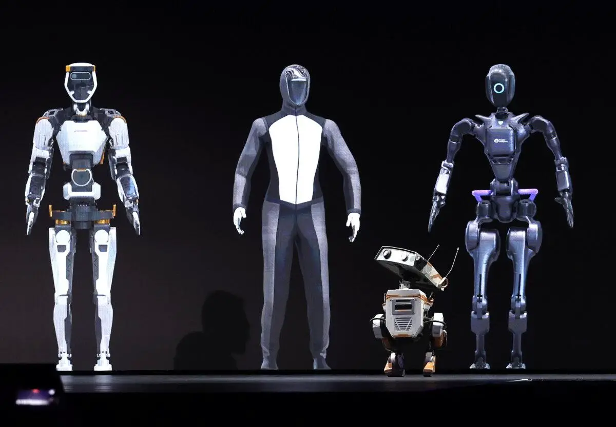 Robots aparecen en el escenario durante la Conferencia de Inteligencia Artificial Nvidia GTC en San José, California, el 18 de marzo de 2024. (Justin Sullivan/Getty Images)