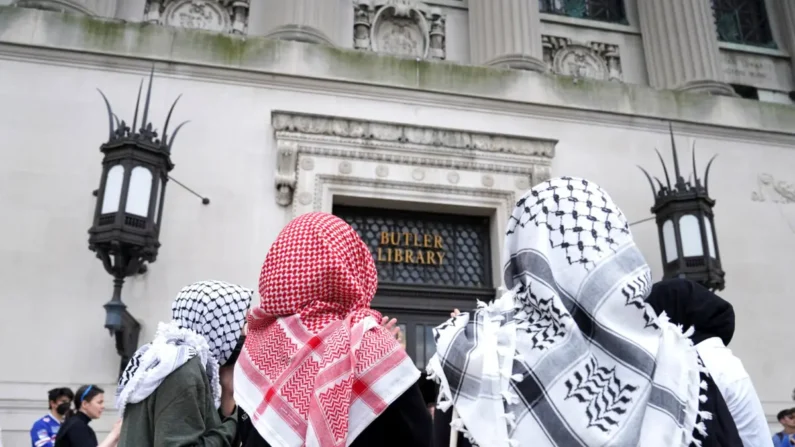 Personas participan en una protesta a favor de Palestina en la biblioteca Butler, en el campus de la Universidad de Columbia, en Nueva York, el 7 de mayo de 2025. Ryan Murphy/Reuters