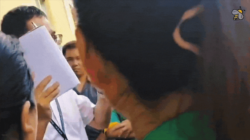 Unos 400 trabajadores protestan durante dos días consecutivos para exigir el pago de los salarios atrasados y una indemnización en Weilixing Toys Ltd., en Shenzhen, provincia de Guangdong, China, el 7 de mayo de 2025. La empresa se declaró en quiebra el 6 de mayo, pero, según se informa, no ha pagado ni indemnizado a sus empleados. Fundada en 1995, esta empresa fabricante de juguetes financiada por Hong Kong exporta principalmente a Japón, Estados Unidos y otros países. (Captura de pantalla vía The Epoch Times, cortesía de yesterdayprotests.com)