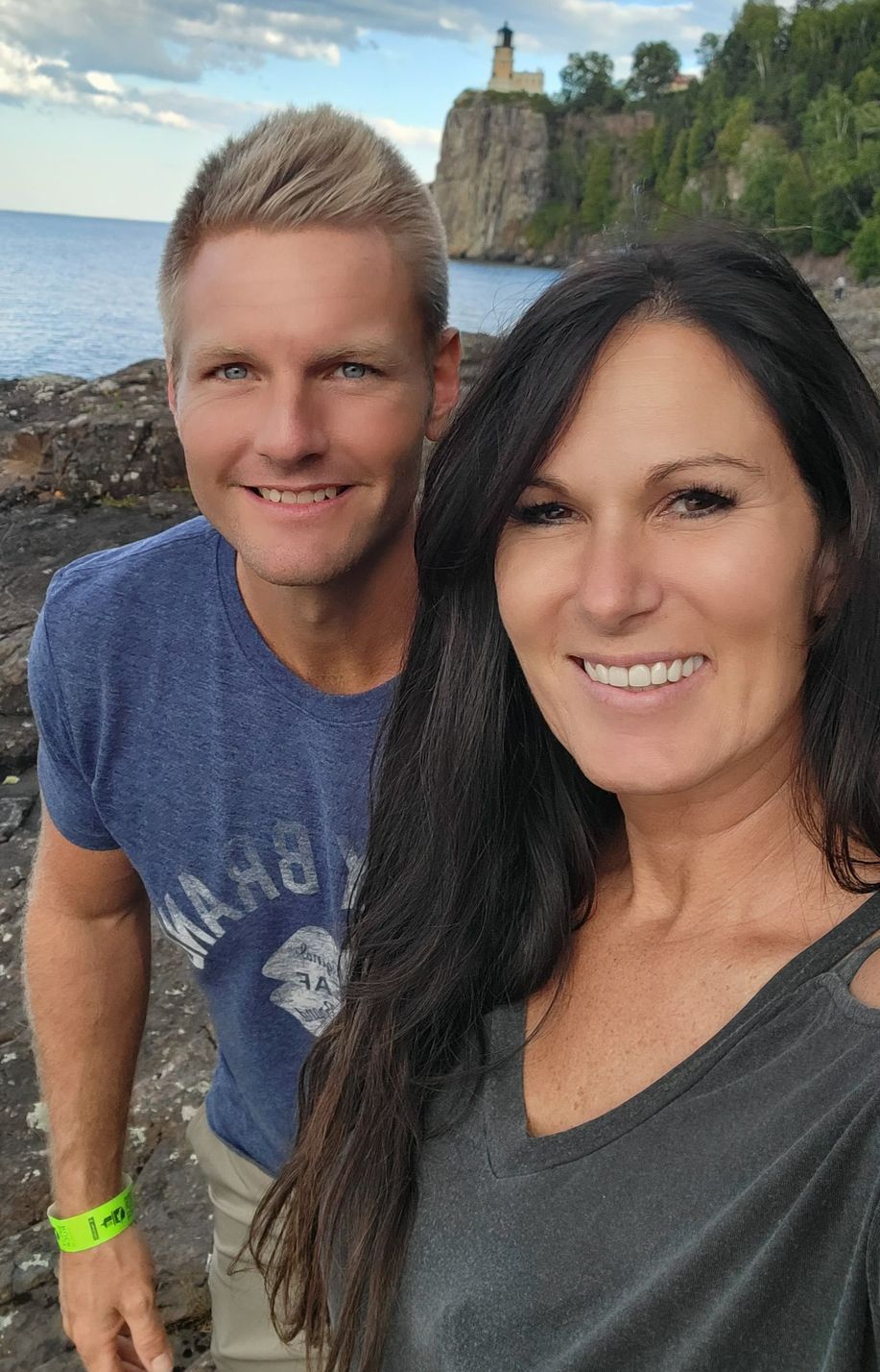 Sharran con su marido, Michael Sutherland. (Cortesía de <a href="https://www.facebook.com/MiransPurpose" target="_blank" rel="noopener">Mirans Purpose</a>)
