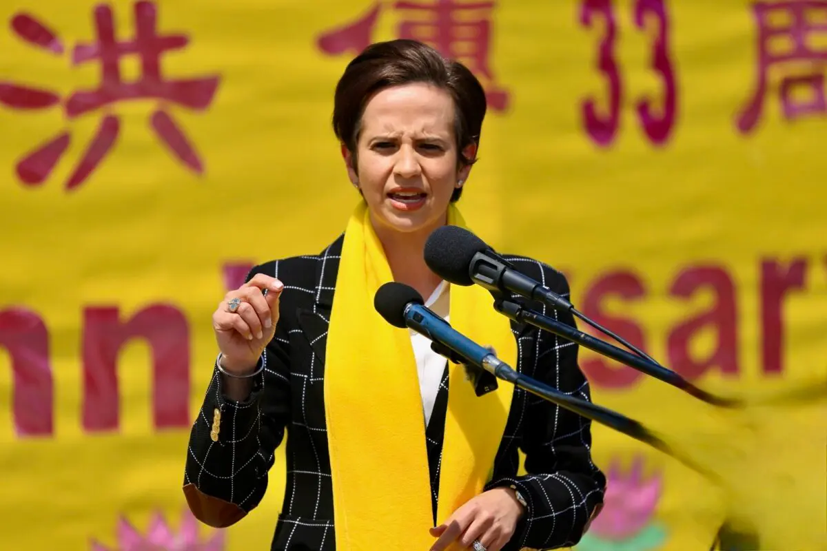 La diputada conservadora y vicepresidenta Melissa Lantsman habla durante las celebraciones del Día Mundial de Falun Dafa en Parliament Hill, Ottawa, el 28 de mayo de 2025. (Jonathan Ren/The Epoch Times).