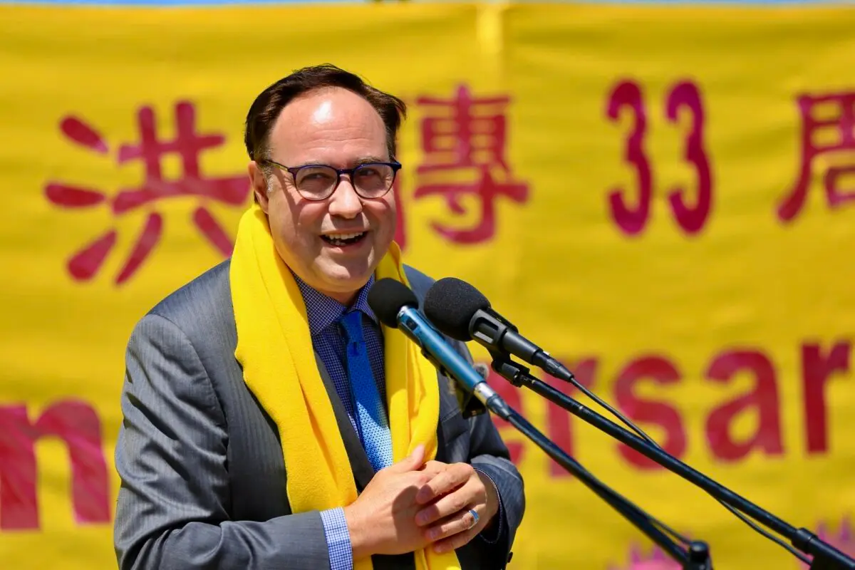El diputado conservador Dan Muys habla durante las celebraciones del Día Mundial de Falun Dafa en Parliament Hill, Ottawa, el 28 de mayo de 2025. (Jonathan Ren/The Epoch Times).