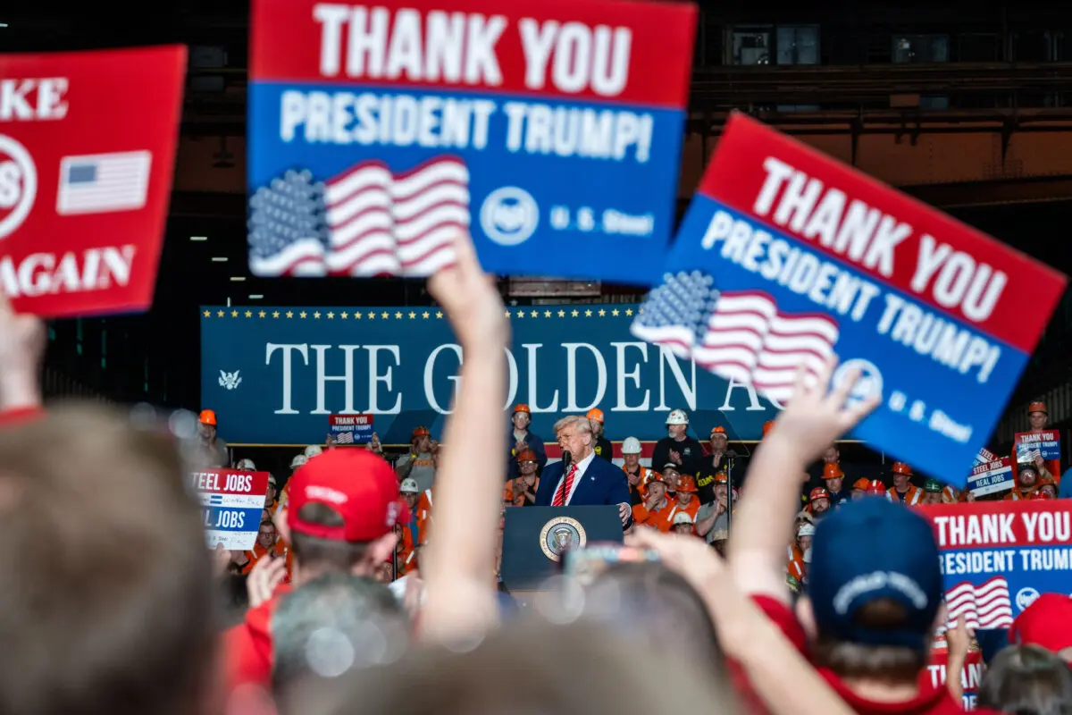 El presidente Donald Trump pronuncia un discurso en la U.S. Steel Corporation – Irvin Works en West Mifflin, Pensilvania, el 30 de mayo de 2025. (Madalina Vasiliu/The Epoch Times)