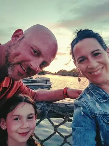 Jennifer y Darin con su hija, Alaina. (Cortesía de Jennifer Hamm)